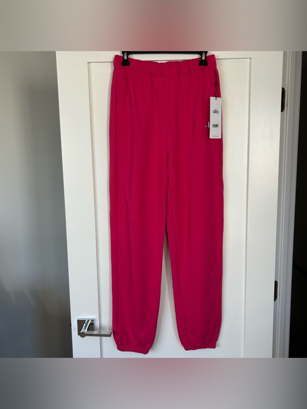 NWT New Alo Yoga Accolade Sweatpant in Pink Summer Crush Size Small RARE - Picture 3 of 12